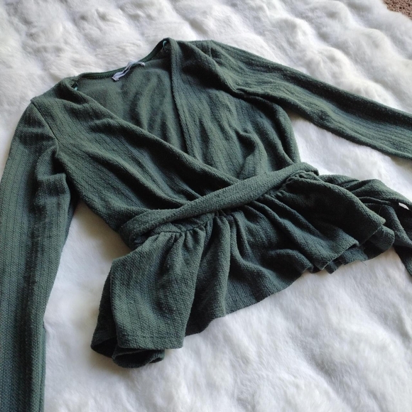 Women's Green Wrap Top 🌿 - Picture 3 of 6